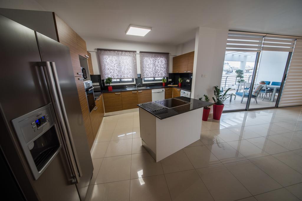 Skylight Megaron Apartment Larnaca Exterior photo